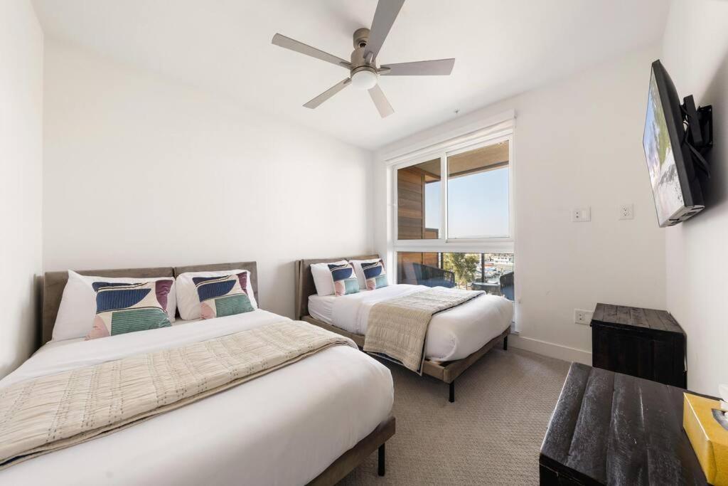 Sky-high Elegance Waterfront Penthouse 4 Beds *