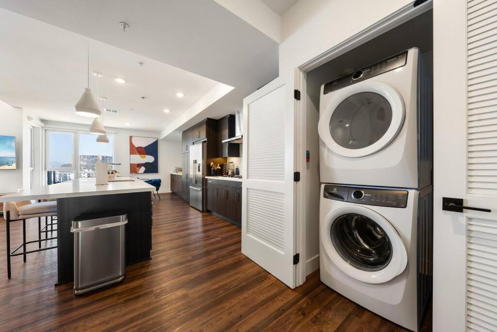 Sky-high Elegance Waterfront Penthouse 4 Beds Los Ángeles