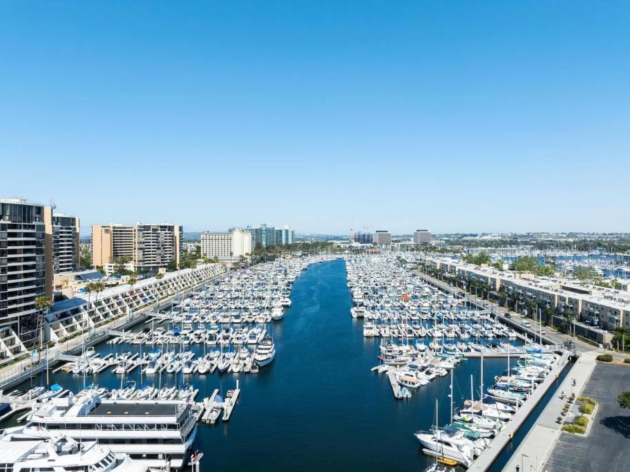 Sky-high Elegance Waterfront Penthouse 4 Beds
