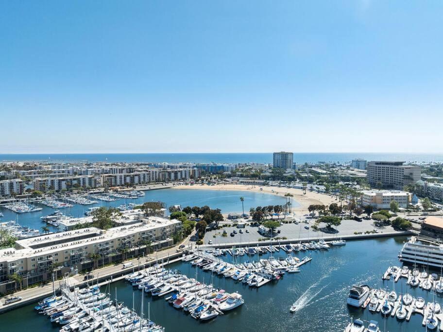 Sky-high Elegance Waterfront Penthouse 4 Beds *