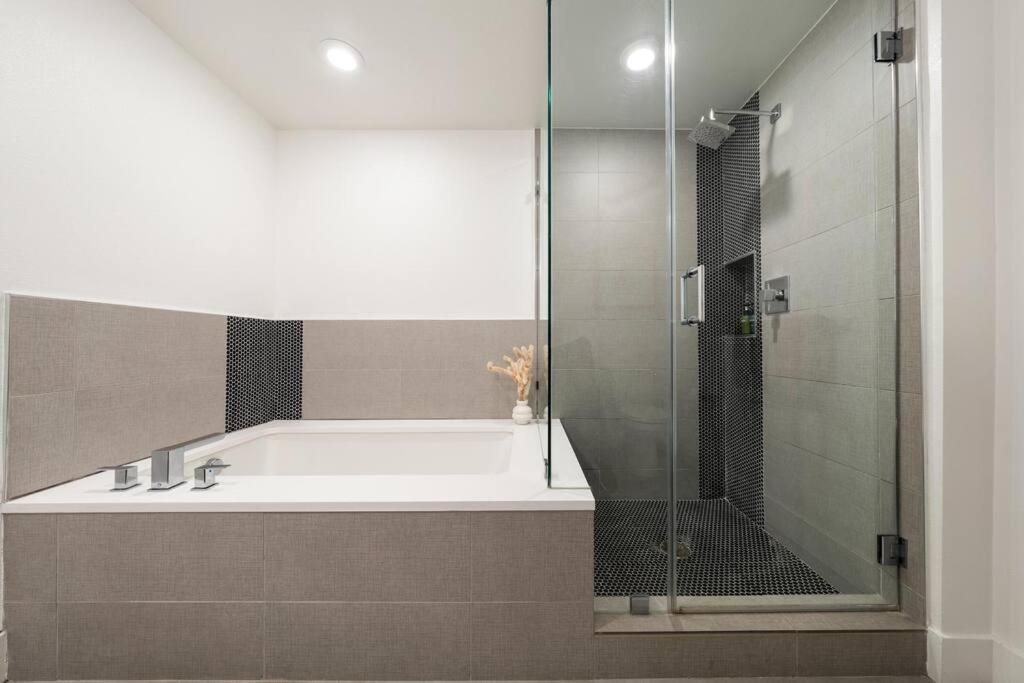 Sky-high Elegance Waterfront Penthouse 4 Beds Apartamento Los Ángeles
