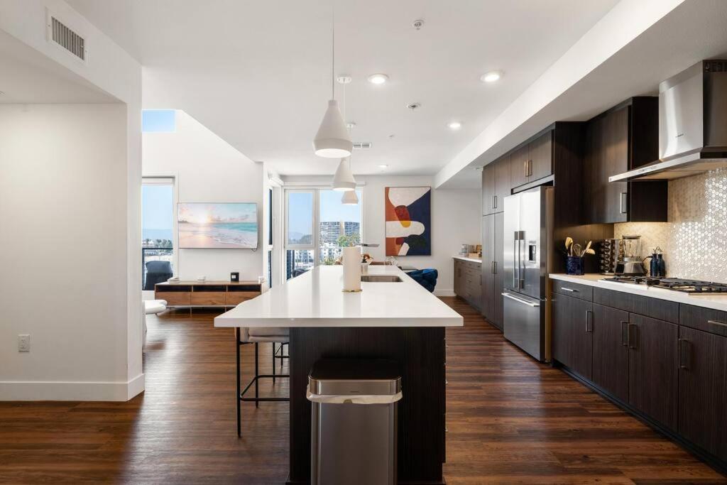 Sky-high Elegance Waterfront Penthouse 4 Beds * Los Ángeles