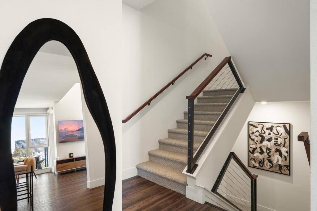 Sky-high Elegance Waterfront Penthouse 4 Beds