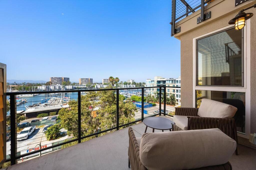 Sky-high Elegance Waterfront Penthouse 4 Beds Los Angeles