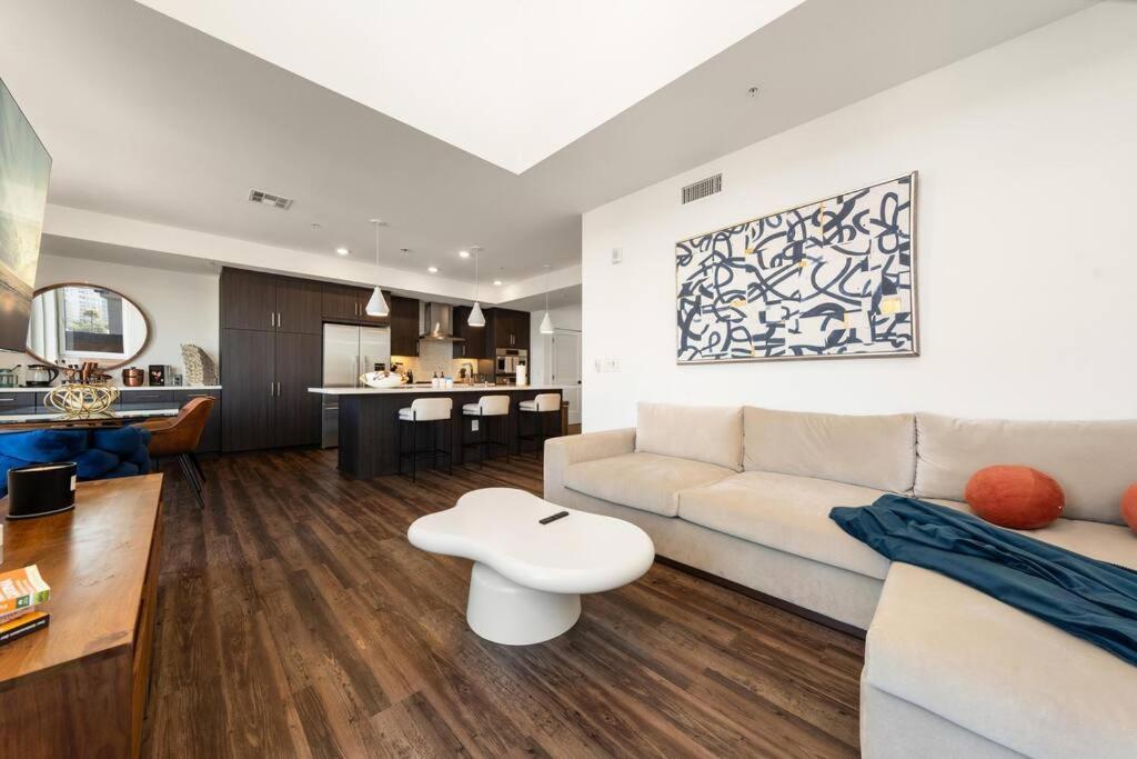 Sky-high Elegance Waterfront Penthouse 4 Beds Apartment